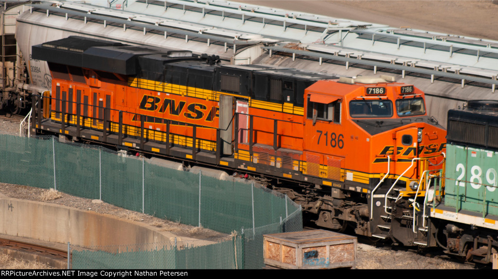 BNSF 7186